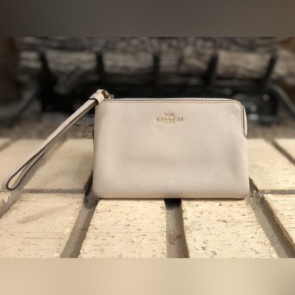 Coach - Wristlet - Picture 3 of 9